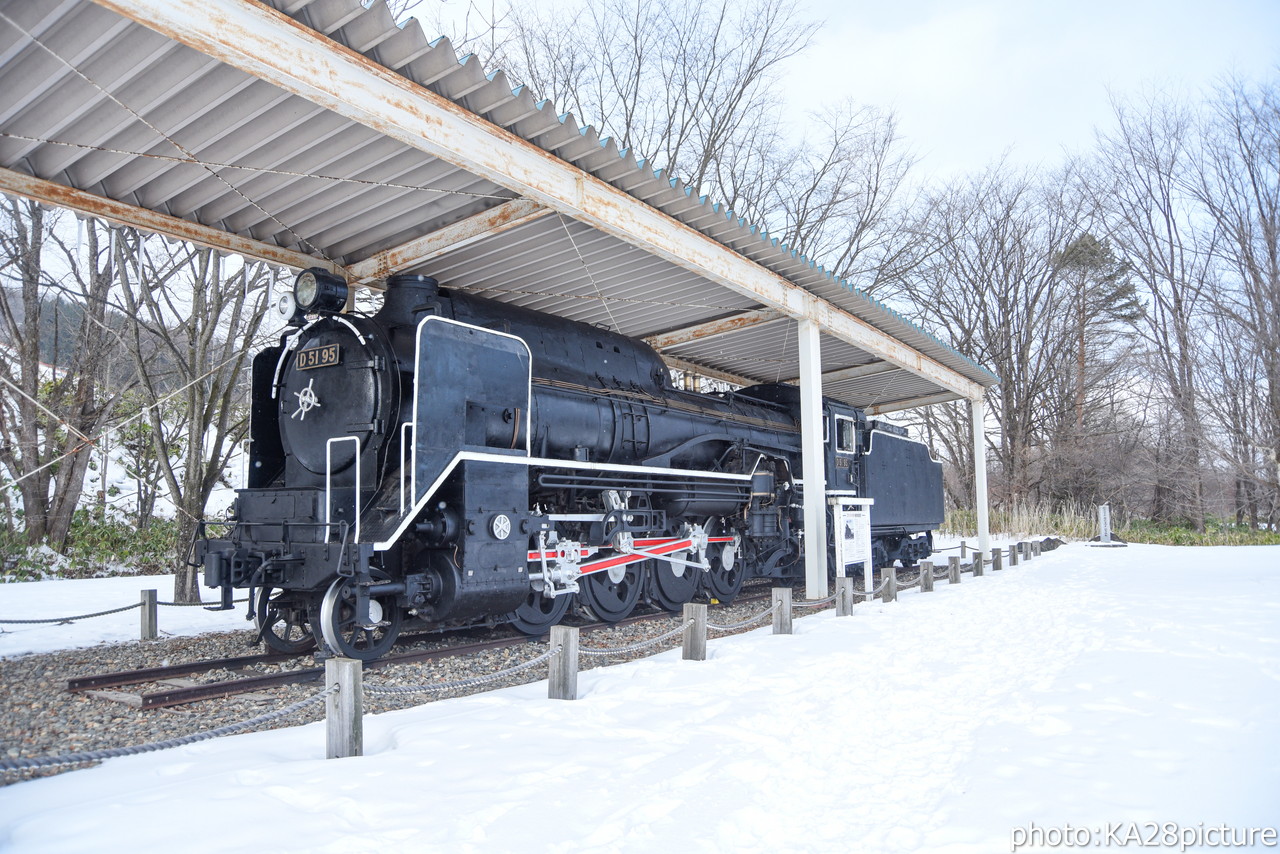 新得山スキー場　ゲレンデトップから滑走可能。ゲレンデ脇をJRの列車が走る十勝のローカルゲレンデ(^^)/